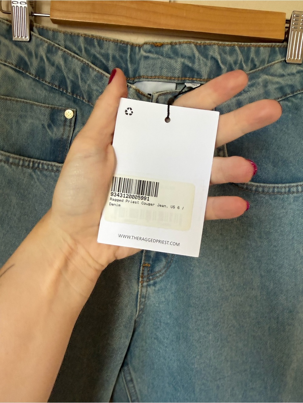 The Ragged Priest Cougar Mom Jeans Size 6 BNWT - Picture 4 of 4